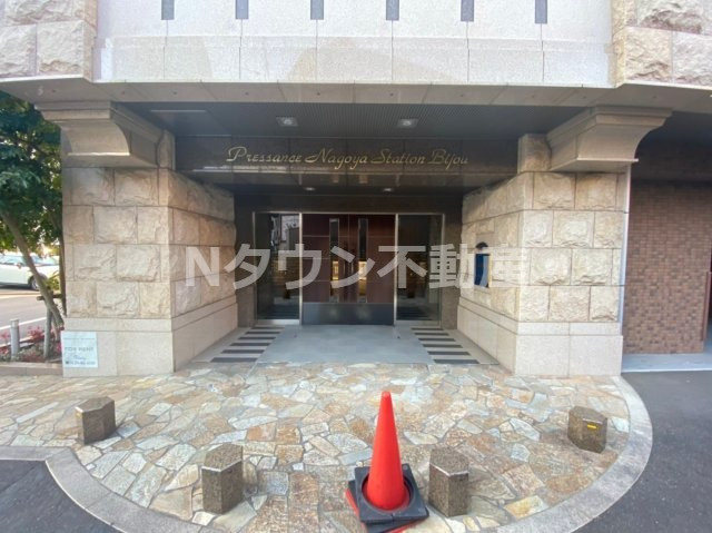【エントランス】 | プレサンス名古屋STATIONビジュ | 落ち着いたエントランスです