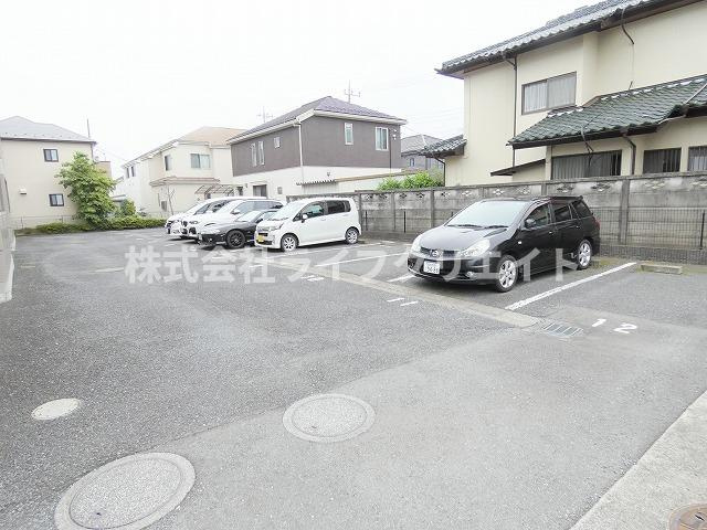 メゾン・ユングフラウの駐車場