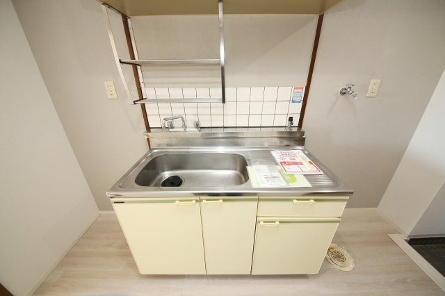 サンライフ有楽のキッチン|別部屋同間取りのお写真となります。参考にご覧くださいませ。
