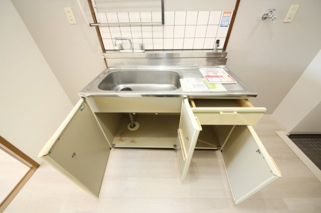 サンライフ有楽のキッチン|別部屋同間取りのお写真となります。参考にご覧くださいませ。