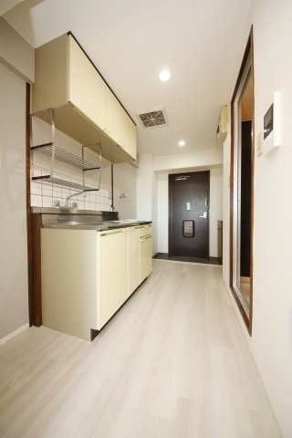 サンライフ有楽のキッチン|別部屋同間取りのお写真となります。参考にご覧くださいませ。