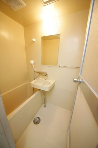 マイキャッスルSの浴室|別部屋同間取りのお写真となります。参考にご覧くださいませ。