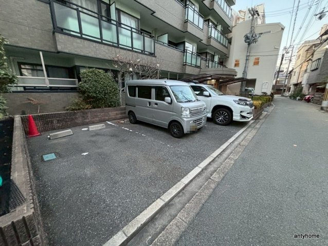 グリーンゲイブルズ　仲介手数料無料の駐車場
