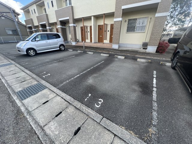 ユートピー・エイト南の駐車場
