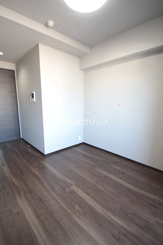 Le'a横濱阪東橋駅前の洋室