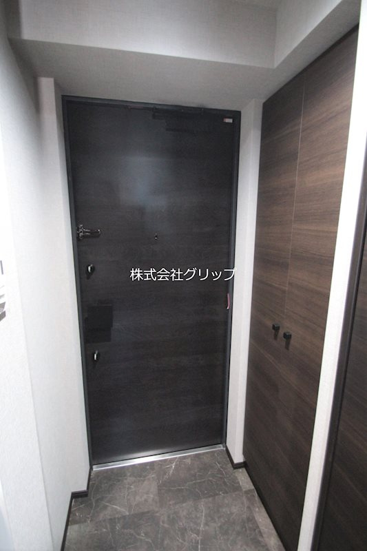 Le'a横濱阪東橋駅前の玄関