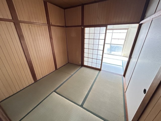 富田林市山中田アパートの居間・リビング