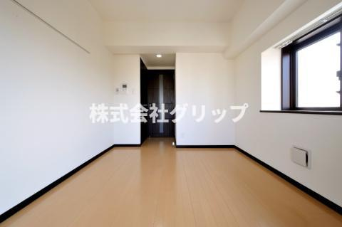 グリアス横浜・ウエストフォルム弐番館の居間・リビング