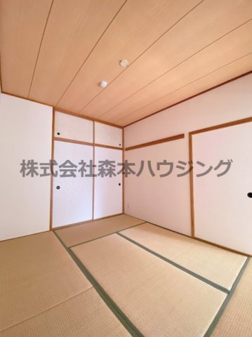 【和室】 | 　住道ファーストハイツ | 畳の上でゆっくりとくつろげる和室です