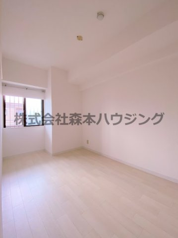 【洋室】 | 　住道ファーストハイツ | 明るい洋室です