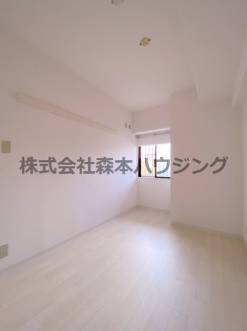 【洋室】 | 　住道ファーストハイツ | 個人の部屋や寝室として使える洋室です