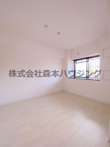 【洋室】 | 　住道ファーストハイツ | 明るい洋室です