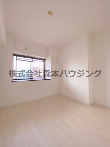 【洋室】 | 　住道ファーストハイツ | 個人の部屋や寝室として使える洋室です