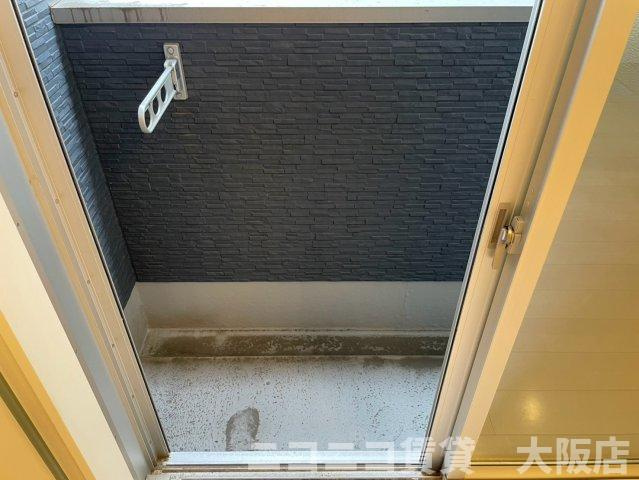 大阪市平野区平野市町２丁目のアパートのバルコニー