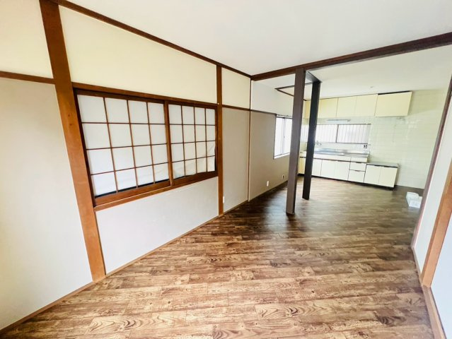 塩屋町9丁目戸建の居間・リビング
