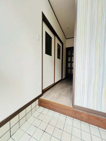 塩屋町9丁目戸建の玄関