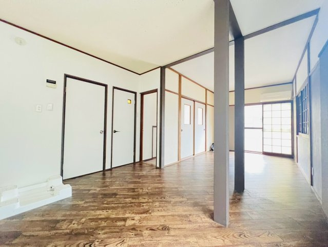 塩屋町9丁目戸建の居間・リビング