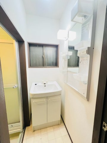 塩屋町9丁目戸建の洗面所