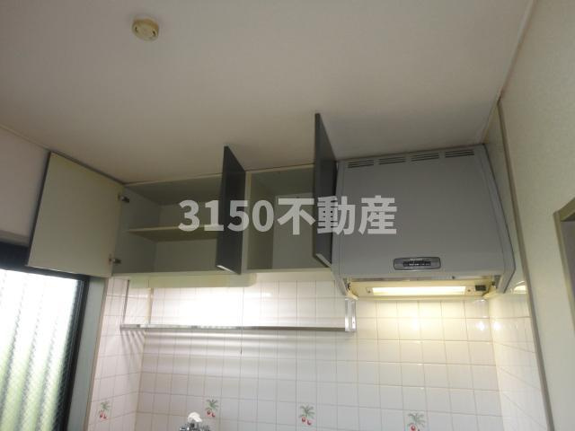メイプルタウンのキッチン|キッチン収納上部