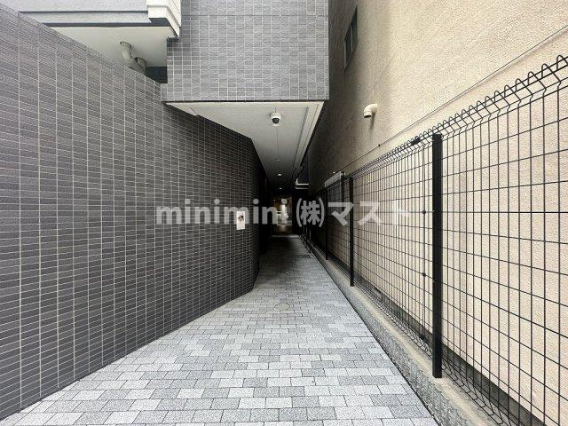プレサンスロジェドーム前のエントランス