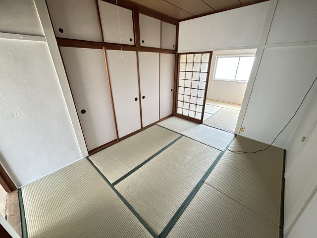 富田林市山中田アパートの居間・リビング