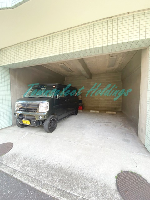メゾン・ド・トゥールの駐車場|屋根付き駐車場※軽自動車まで