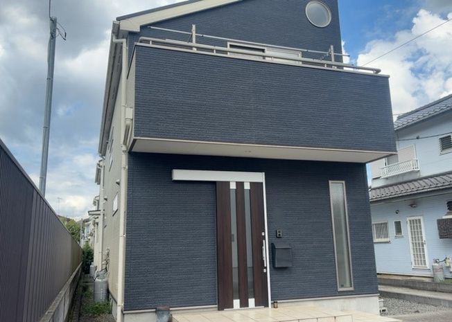 【構造・工法・仕様】 | 木造住宅とは土台、壁、柱など建築物の強度を支える構造体の材に木が使用されている構造を指します。構造体は建物の自重を支えるだけではなく風圧や水圧、積裁荷重などあらゆる衝撃に耐えるための基礎です。