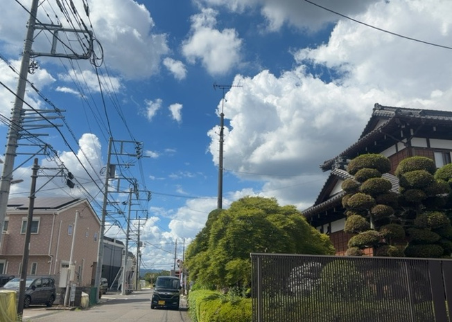 【展望】 | 土地の地勢が高台の場合、景色を綺麗にみることができ、景色にこだわってお家探ししている方におすすめです！また平坦地よりも風通しがいいというメリットがあります。デメリットもあるので是非現地でご確認下さい。