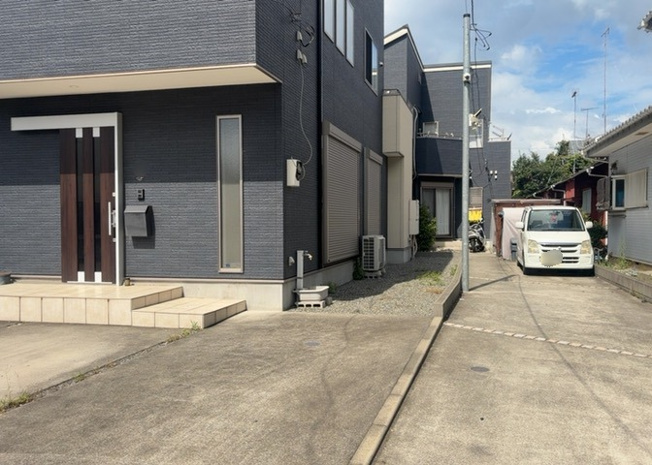 【庭】 | 庭があることでガーデニングや家庭菜園はもちろん、こどもの遊び場やペットを放して遊ぶことができます。また、家の周囲に余裕があるということです。隣地との間があれば、十分な日当たりと、風通しが確保できます。