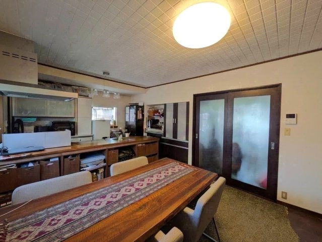 岡山市南区藤田 中古住宅のキッチン|◆DK10.8畳はご家族で団らんできる大切な一スペースです。食事の準備や片付けもスムーズに行えます。
