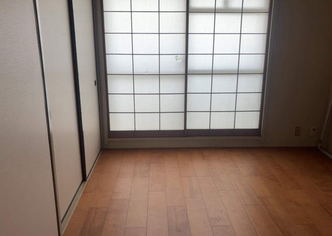 【寝室】 | エクレール相模原 | 寝室でゆっくりと過ごすためにはベッド周りの適度な空間を担保することや窓の位置、照明の明るさ、寝室の広さなどを考える必要があります。自身や家族の構成とライフスタイルに併せて寝室にする部屋を選びましょう！