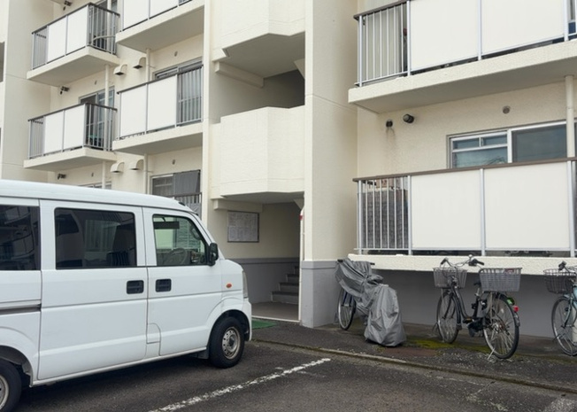 【庭】 | エクレール相模原 | 物件によっては、入居者が個人的に使用できる専用庭がついているものもあります。また、住宅の中にある土間の部分を庭と呼ぶこともあります。庭の用途は住む人によって変わり、それによってデザインもさまざまです。