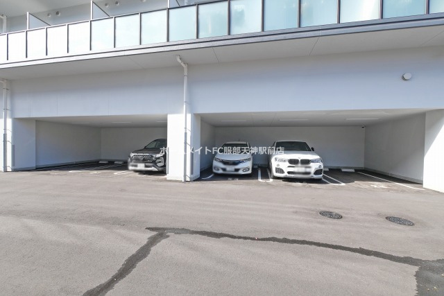 スプランディッドVII(セブン)の駐車場