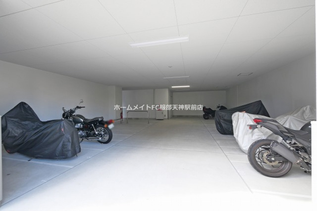 スプランディッドVII(セブン)の駐車場
