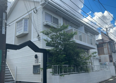 【外観】 | さがみ野第２２レジデンス | 土地の形が極端に長細かったり、狭小地、あるいは道路との高低差がある傾斜地だった場合、後々売ろうとしても買い手がつかない場合もあります。後々、売却することになった時に価値の下がらない土地を選びましょう。