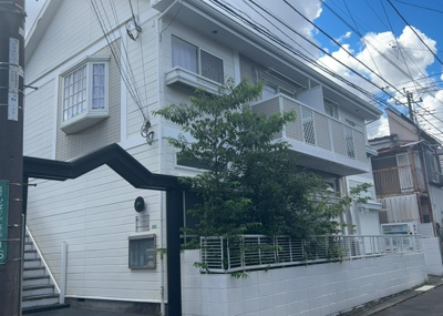 【外観】 | さがみ野第２２レジデンス | 土地の面積＝住宅面積ではありません。建ぺい率の問題などで、土地のある場所によって住宅を建てられる面積は限られています。高さもしかり、「土地」という言葉の中には、建築条件も含まれると考えておきましょう。