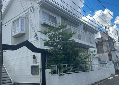 【外観】 | さがみ野第２２レジデンス | 土地を買う際、住む地域の自治体や福祉の補助制度にも注目してみましょう。子供や老人の医療補助やゴミ出しのルールなど、自治体によってルールに大きな違いがあるため、暮らしやすい土地で判断するとよいでしょう。
