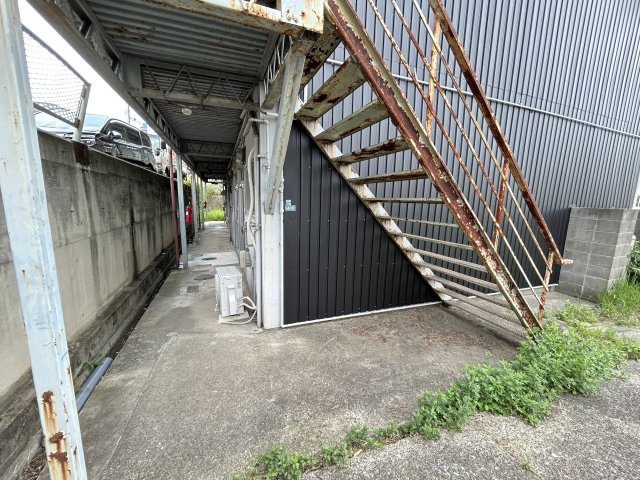富田林市山中田アパートのエントランス