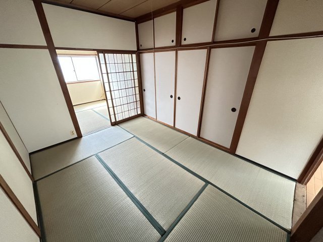 富田林市山中田アパートの居間・リビング