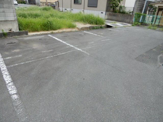 姫路市八代のハイツの駐車場
