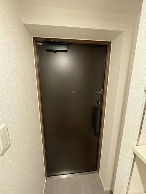 エストゥルースプラス田端の玄関
