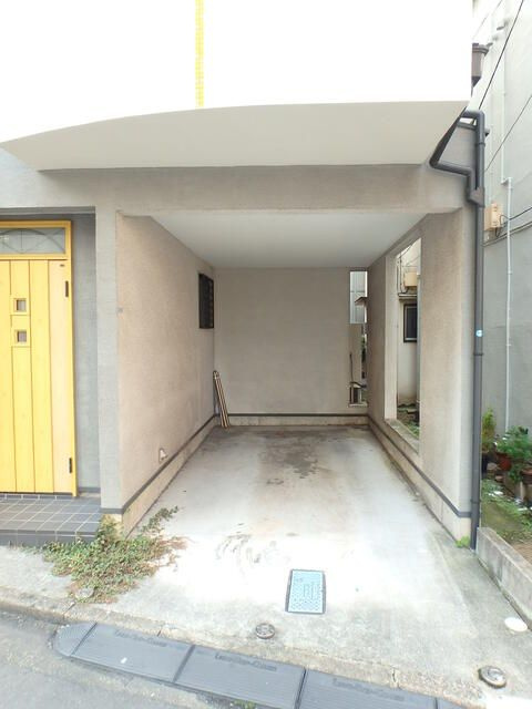 米山邸賃家の駐車場