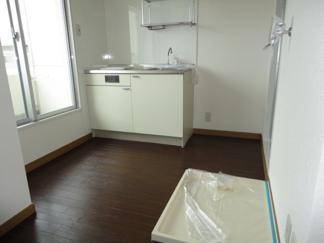 サニーパレス大津和のキッチン|室内洗濯機置き場