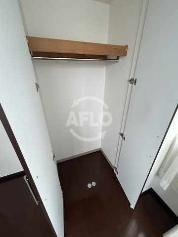 ディーグラフォート大阪NYタワー肥後橋　西船場小学校区の収納|ディーグラフォート大阪NYタワー肥後橋　クローゼット