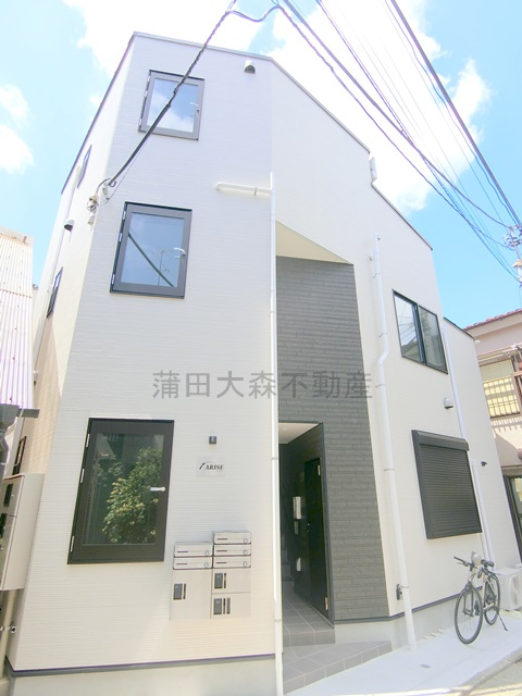 アライズの外観|2026年7月築　木造地上3階建て総戸数5戸インターネット無料
東京都大田区南六郷1丁目　京浜急行本線雑色駅徒歩12分、空港線糀谷駅徒歩15分