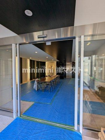 大阪市福島区大開１丁目の賃貸マンションのエントランス