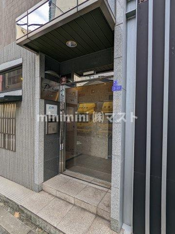 大阪市福島区福島１丁目の賃貸マンションのエントランス
