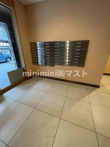 大阪市此花区春日出北２丁目の賃貸マンションのロビー