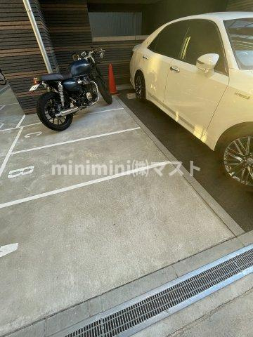大阪市此花区春日出北２丁目の賃貸マンションの駐車場