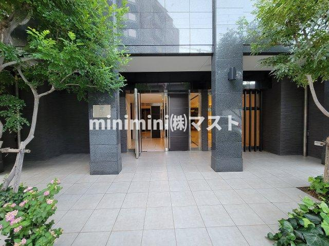 大阪市此花区西九条３丁目の賃貸マンションのエントランス